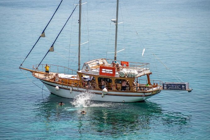 Sailing Trips with Cretan Sailing - A grilled lunch after the first swim