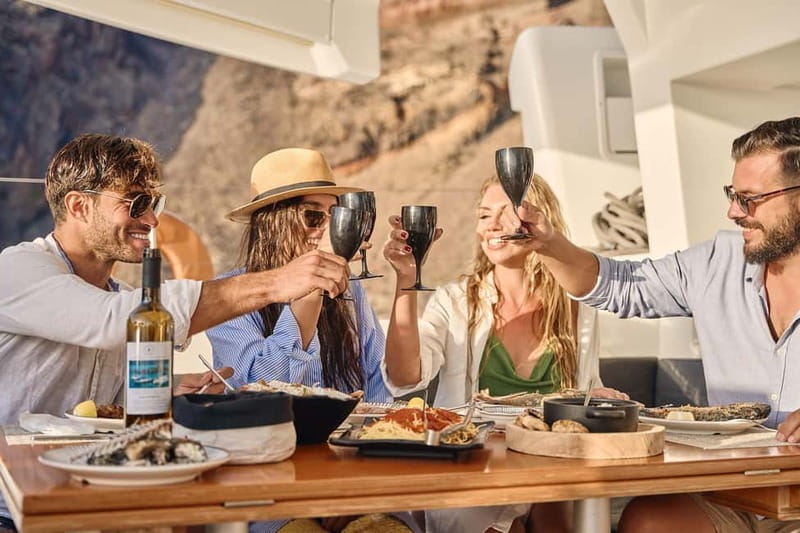 Santorini: Caldera Classic Catamaran Cruise w/ Meal & Drinks - Red Beach: Santorini’s most dramatic shoreline