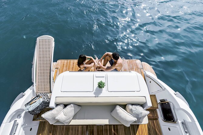 Santorini Caldera: Private Flybridge Yacht Experience - Food, drinks, and the small details