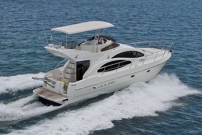 Santorini Caldera: Private Flybridge Yacht Experience - Day cruise or sunset sailing