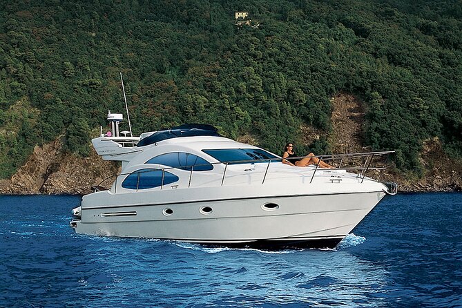 Santorini Caldera: Private Flybridge Yacht Experience - Seeing Santorini’s caldera at sea level