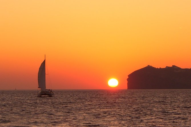Santorini Caldera Sailing Tour with BBQ Lunch and Drinks - Palea Kameni and Nea Kameni