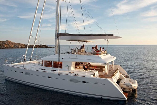 Santorini Catamaran Cruise with Greek Meal, Open-Bar and Sunset - Key things to know before you book