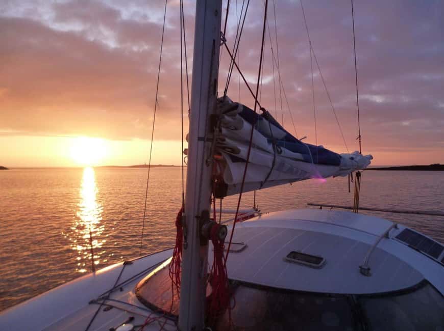 Santorini:Catamaran: private cruise with food & drinks - Key points at a glance