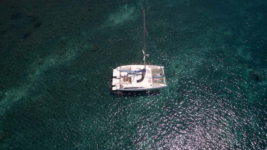 Santorini:Catamaran: private cruise with food & drinks - Old Volcano and the Hot Springs