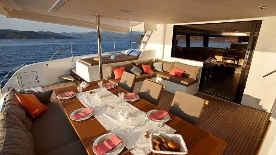 Santorini: Luxurious Catamaran Cruise with Meal & Open Bar - Seeing Santorini from Amoudi Bay