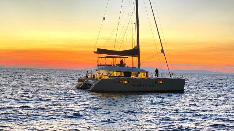 Santorini: Luxurious Catamaran Cruise with Meal & Open Bar - Should you book the Diamond Cruise?