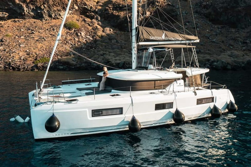 Santorini: Majestic Catamaran Cruise with Meal and Drinks - What the crew and boat experience add