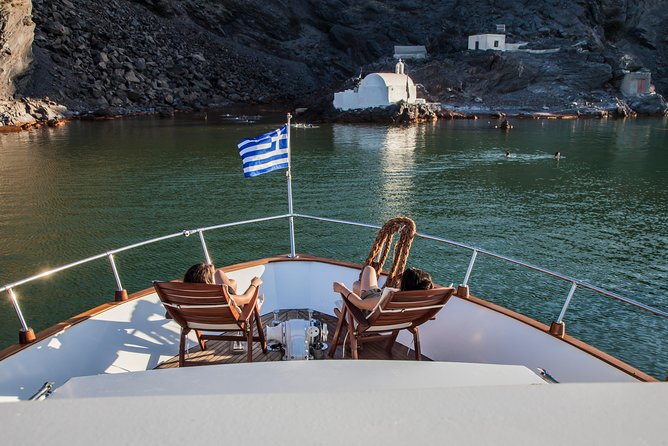 Santorini: Motor Yacht Sunset Cruise with 5-Course Dinner - Between Palea Kameni and Nea Kameni