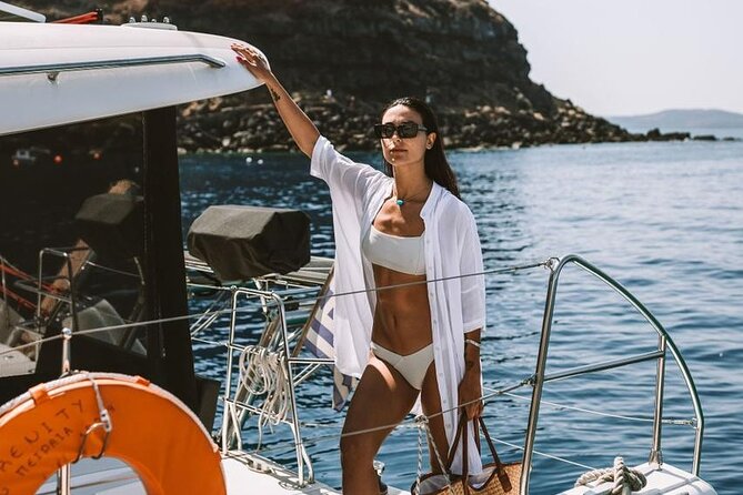 Santorini Oia: Private Sunset Catamaran Cruise with BBQ & Drinks - What the private format is really worth