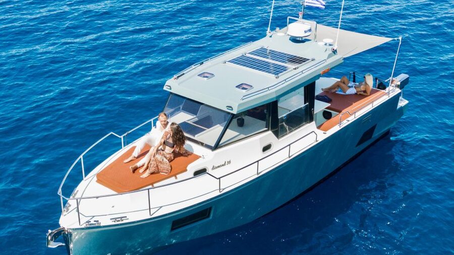 Santorini: Private Diamond 36 Motor Yacht Caldera Cruise - Why a private yacht changes the Santorini cruise