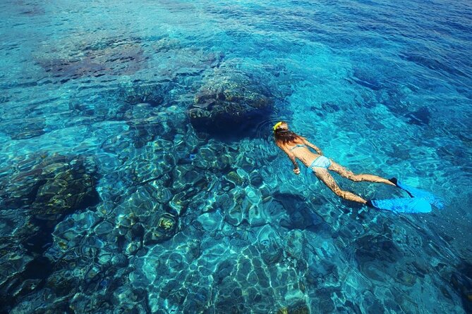 Santorini: Private Sailing Yacht Cruise with Meal and Drinks - Nea Kameni brings swimming and food together