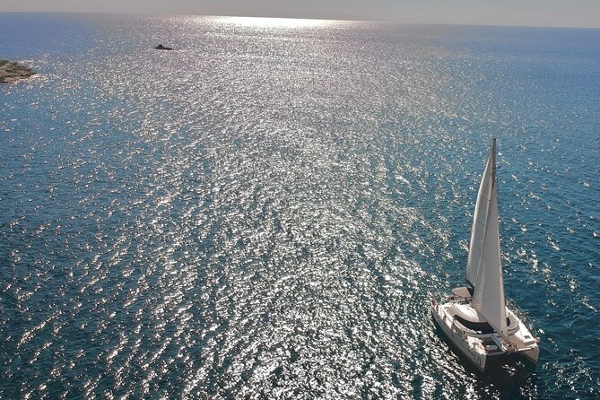 Santorini: Standard Small-Group Catamaran Cruise with Food/Drinks - The caldera crossing is the quiet middle of the trip