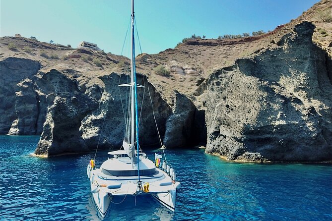 Santorini: Standard Small-Group Catamaran Cruise with Food/Drinks - Mesa Pigadia combines the longest swim and lunch