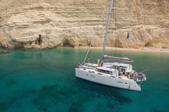 Shared Catamaran All inclusive-Day Cruise to Naxos or Paros - Lunch from the small onboard kitchen