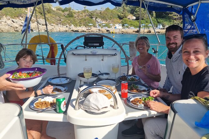 Single day Sail boat cruise with swimming, snorkeling, drinks and lunch - Drinks, deck time, and the social side of the cruise