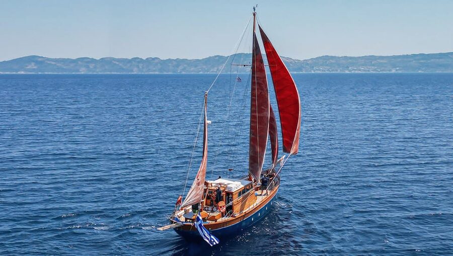 Skiathos: Wooden Sailboat Full- or Half-Day Trip with Meal - Who should book this Skiathos sailing trip?