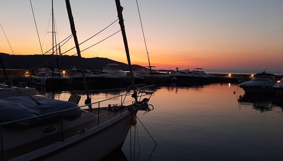 Sunset Sailing Cruise in Halkidiki - Captain Greg and the feel of the boat